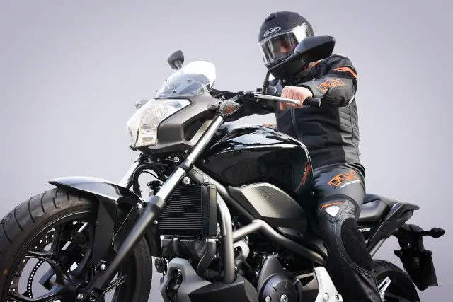 Czym się charakteryzuje kurtka dla motocyklisty?